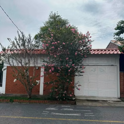 SE VENDE HERMOSA CASA RECIÉN REMODELADA en Pueblo Nuevo de Alajuela