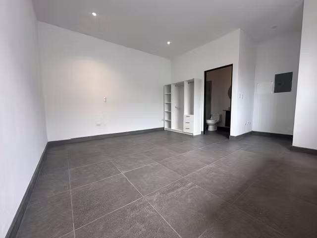 Apto Estudio a estrenar con Excelente Ubicación En Rohrmoser - Imagen 5