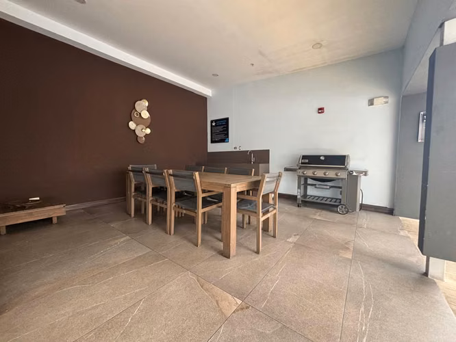 Espectacular Penthouse Full Amueblado en Torre Los Yoses | Vistas Increíbles + Servicios Incluidos - Imagen 19