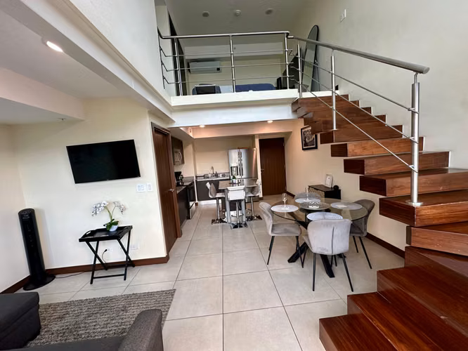 Espectacular Penthouse Full Amueblado en Torre Los Yoses | Vistas Increíbles + Servicios Incluidos - Imagen 3
