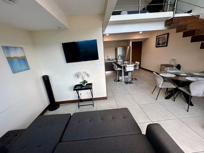 Espectacular Penthouse Full Amueblado en Torre Los Yoses | Vistas Increíbles + Servicios Incluidos - Imagen 5