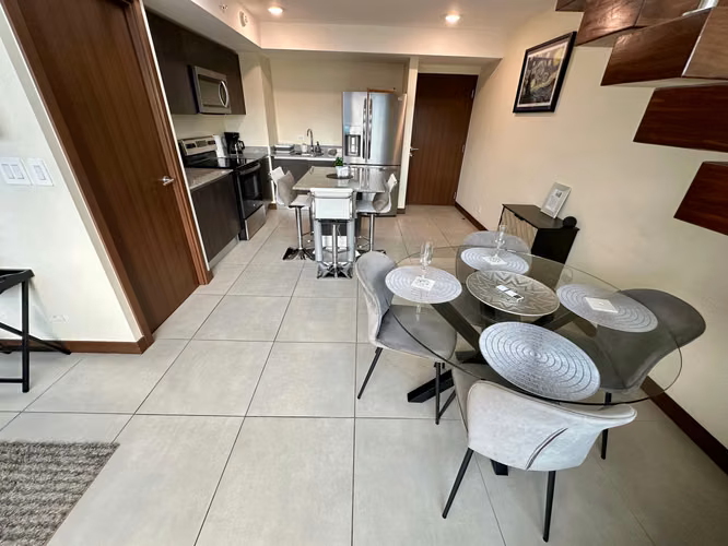Espectacular Penthouse Full Amueblado en Torre Los Yoses | Vistas Increíbles + Servicios Incluidos - Imagen 4