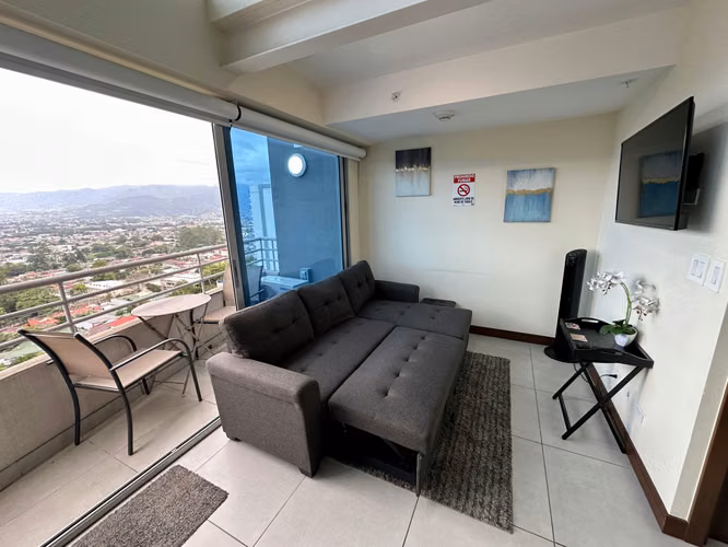 Espectacular Penthouse Full Amueblado en Torre Los Yoses | Vistas Increíbles + Servicios Incluidos - Imagen 2