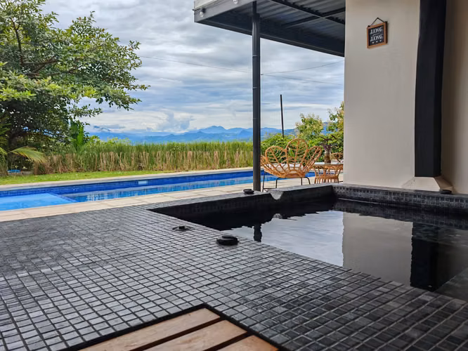 Casa amueblada en Atenas | Piscina y jacuzzi privados | Vistas espectaculares | $2.500/mes - Imagen 1