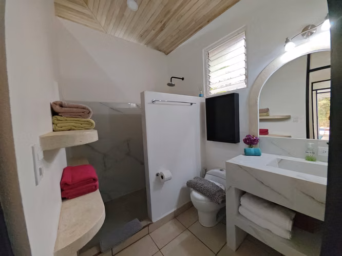 Casa amueblada en Atenas | Piscina y jacuzzi privados | Vistas espectaculares | $2.500/mes - Imagen 13