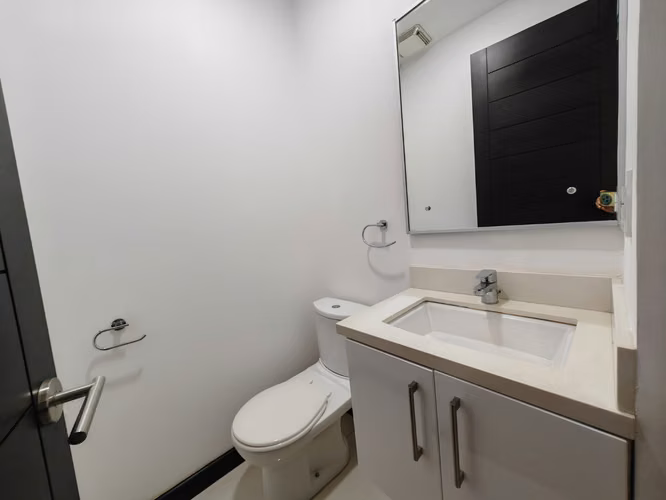 Alquiler de apartamento en Escazú! Semi amueblado - Imagen 7