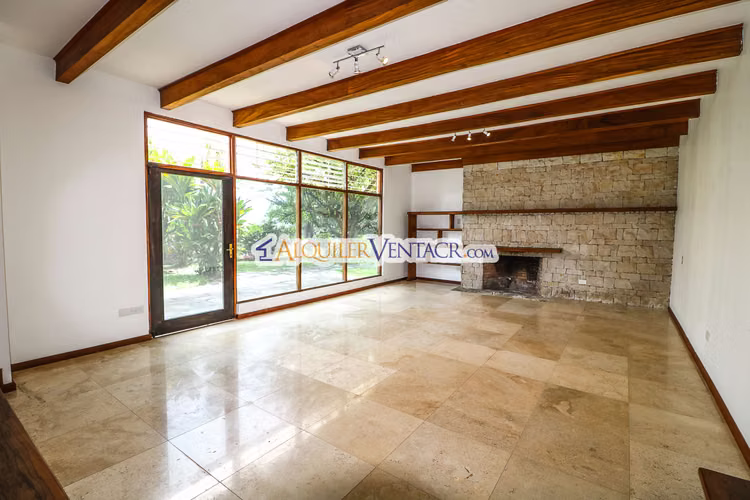 Casa de 650 m2 con piscina privada y 5.454 m2 de terreno en Bello Horizonte Escazú - Imagen 9