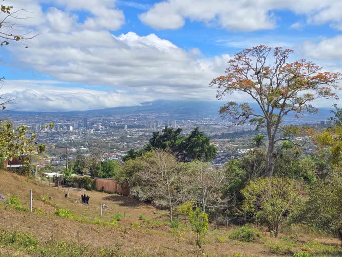 LOT OF 1.489 M2 WITH PANORAMIC VIEWS IN SAN ANTONIO OF ESCAZU (CARRIZAL)