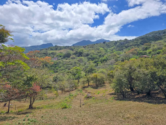 LOTE DE 1.489 M2 CON VISTA PANORÁMICA EN SAN ANTONIO DE ESCAZU (CARRIZAL) - Imagen 17