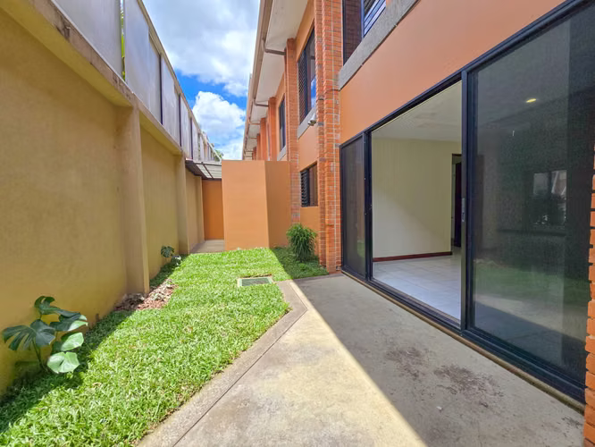 CONDO DE 3 HABIT. + DE SERVICIO + SALA TV EN BELLO HORIZONTE ESCAZU - Imagen 7