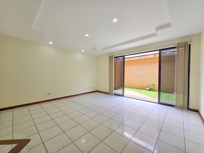 CONDO DE 3 HABIT. + DE SERVICIO + SALA TV EN BELLO HORIZONTE ESCAZU - Imagen 3