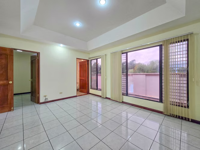CONDO DE 3 HABIT. + DE SERVICIO + SALA TV EN BELLO HORIZONTE ESCAZU - Imagen 15