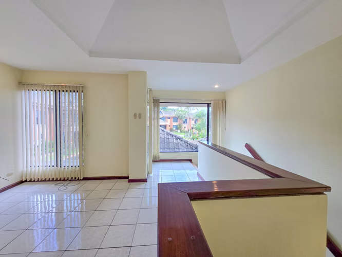 CONDO DE 3 HABIT. + DE SERVICIO + SALA TV EN BELLO HORIZONTE ESCAZU - Imagen 14
