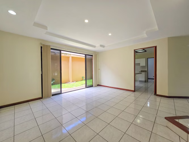 CONDO DE 3 HABIT. + DE SERVICIO + SALA TV EN BELLO HORIZONTE ESCAZU - Imagen 5