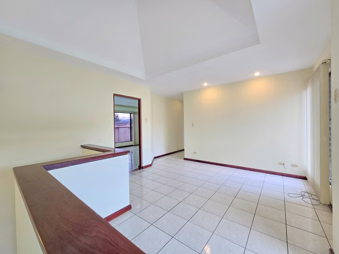 CONDO DE 3 HABIT. + DE SERVICIO + SALA TV EN BELLO HORIZONTE ESCAZU - Imagen 17