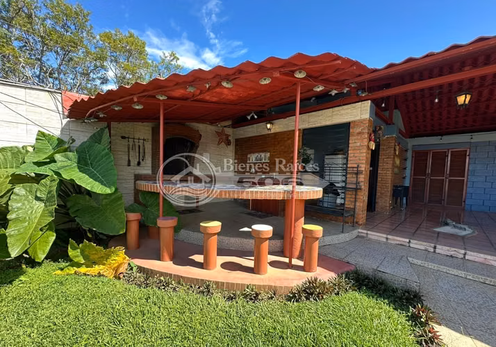 Se vende propiedad casa con casa 3 cabañas y 2 estudios Santo Domingo Heredia - Imagen 15