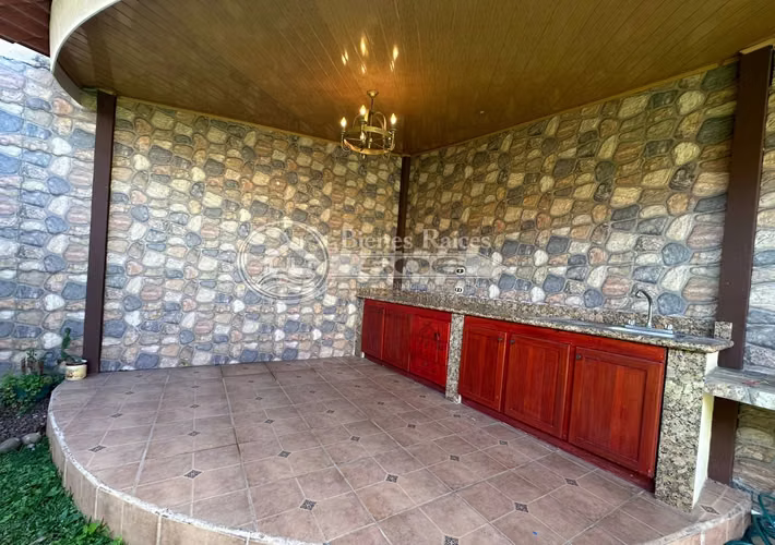 Se vende propiedad casa con casa 3 cabañas y 2 estudios Santo Domingo Heredia - Imagen 18