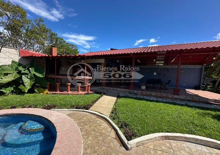 Se vende propiedad casa con casa 3 cabañas y 2 estudios Santo Domingo Heredia - Imagen 2