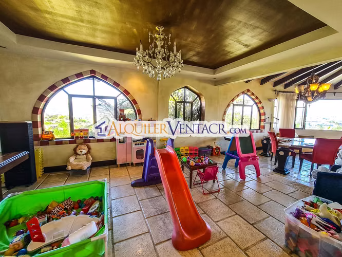 CASA DE 520 M2 CON VISTA Y 1.000 M2 LOTE X EL WORLD GYM GUACHIPELIN ESCAZU - Imagen 14