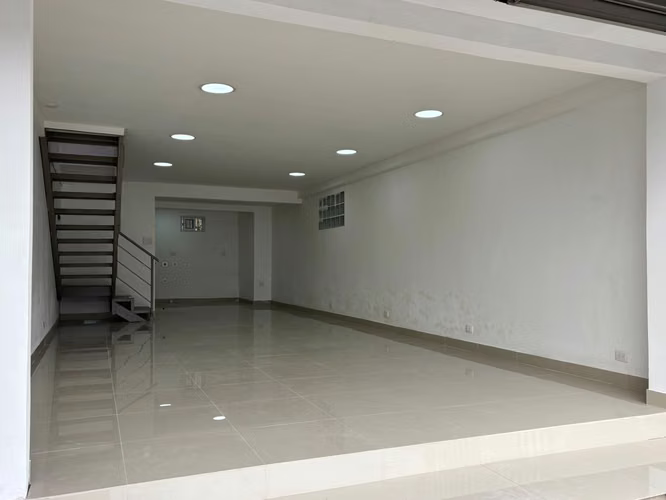 ALQUILER LOCAL COMERCIAL - TRES RIOS - Imagen 1