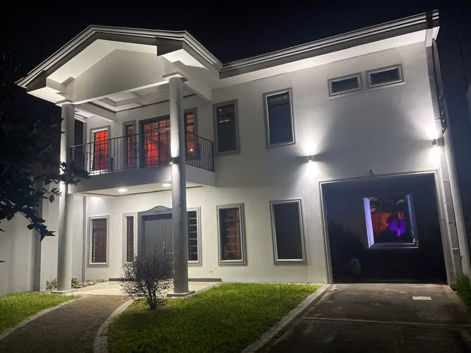 Venta I Santo Domingo de Heredia - Propiedad con Piscina. (JCC29)