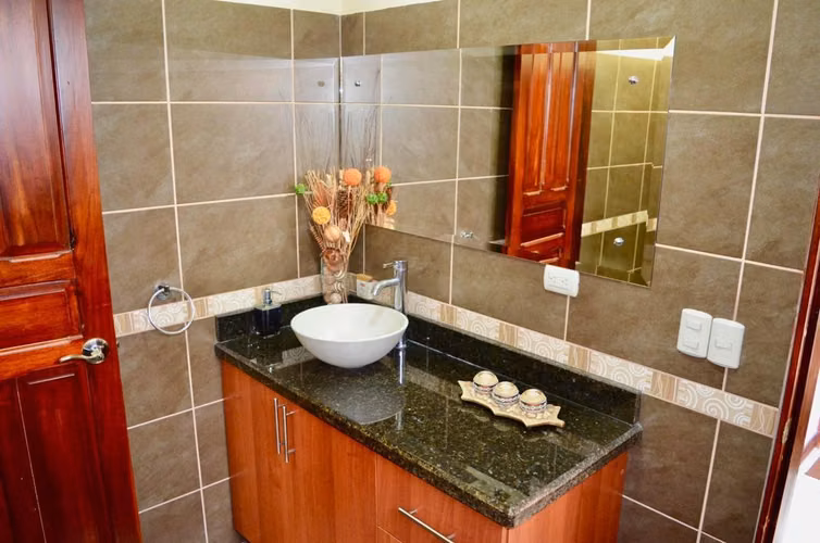 Venta I Santo Domingo de Heredia - Propiedad con Piscina. (JCC29)