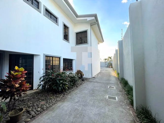 Venta I Santo Domingo de Heredia - Propiedad con Piscina. (JCC29)