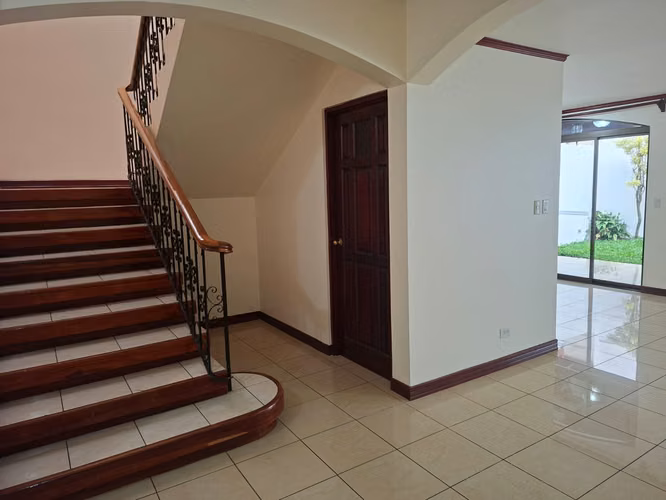 Casa 415 m² en venta en Collados del Este - Imagen 2