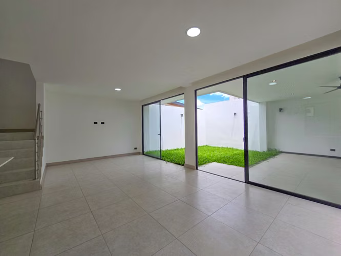 Para estrenar! Alquiler de casa en Condominio Lindora Village – Santa Ana - Imagen 7