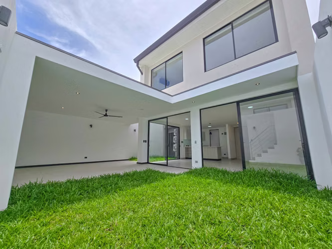 Para estrenar! Alquiler de casa en Condominio Lindora Village – Santa Ana - Imagen 17