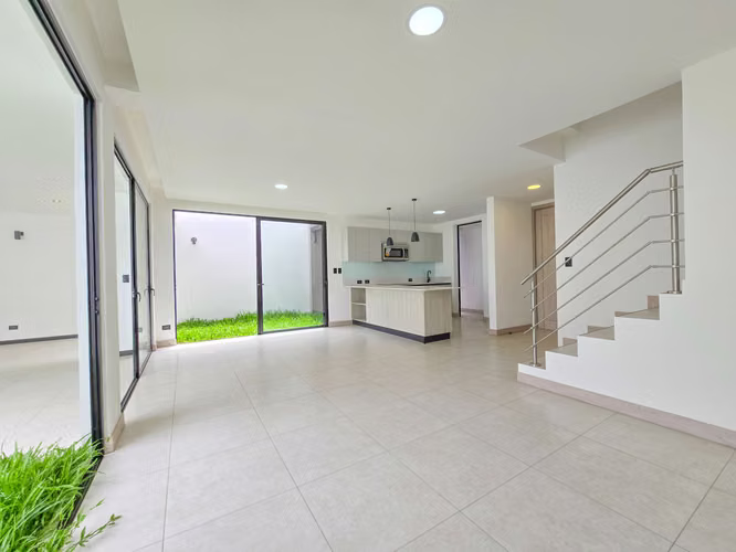Para estrenar! Alquiler de casa en Condominio Lindora Village – Santa Ana - Imagen 4