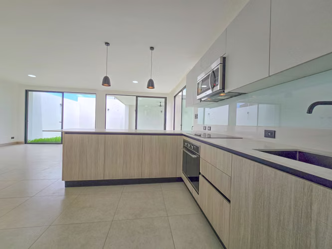 Para estrenar! Alquiler de casa en Condominio Lindora Village – Santa Ana - Imagen 10
