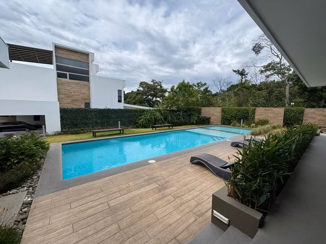Venta de Casa en  Escazu  Condominio Exclusivo - Imagen 14