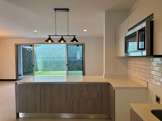 Venta de Casa en  Escazu  Condominio Exclusivo - Imagen 4