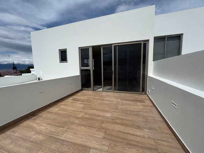 Venta de Casa en  Escazu  Condominio Exclusivo - Imagen 9