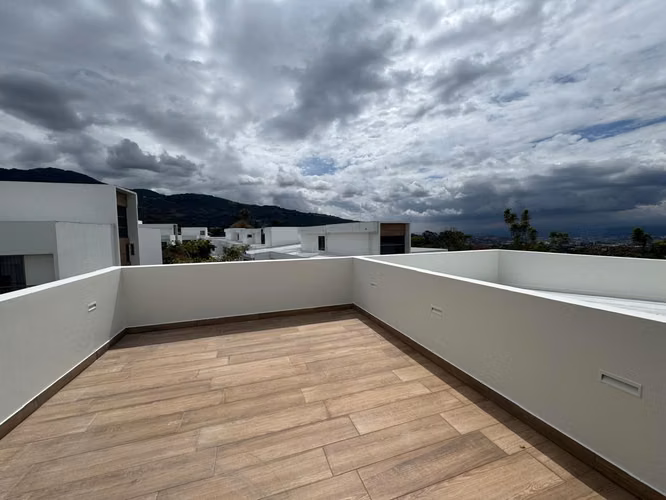 Venta de Casa en  Escazu  Condominio Exclusivo - Imagen 8