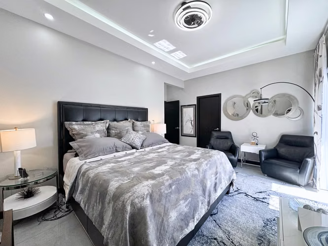 Penthouse West Heights Apartamento | Walkable to Stores - Imagen 12