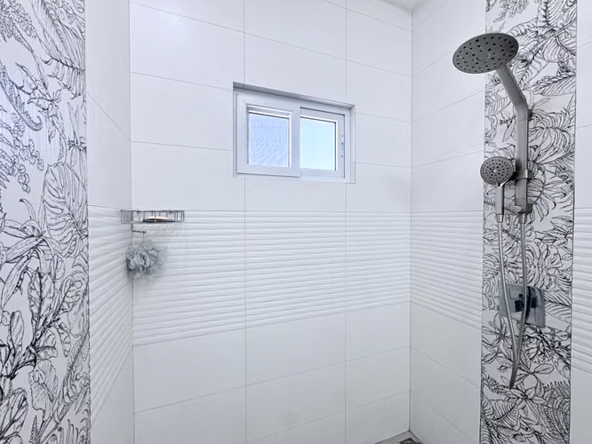 Penthouse West Heights Apartamento | Walkable to Stores - Imagen 15