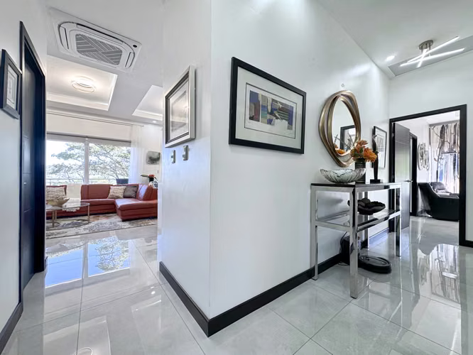 Penthouse West Heights Apartamento | Walkable to Stores - Imagen 10