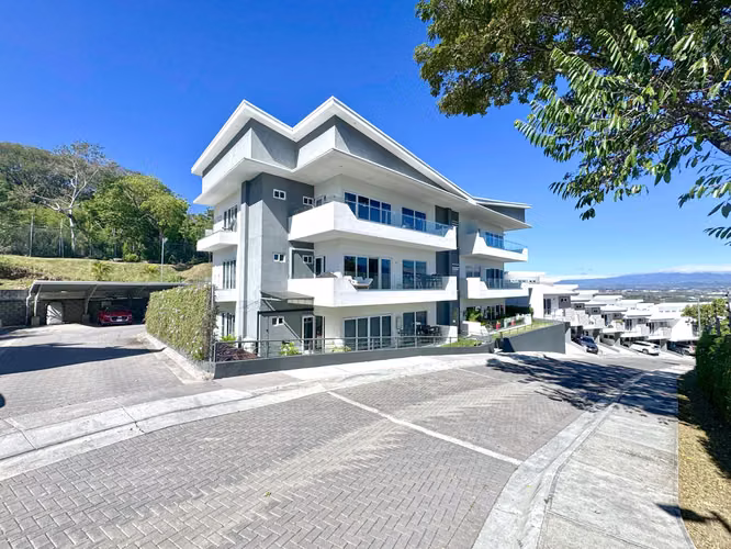 Penthouse West Heights Apartamento | Walkable to Stores - Imagen 18