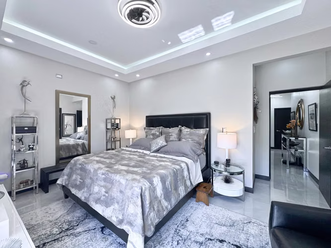 Penthouse West Heights Apartamento | Walkable to Stores - Imagen 11