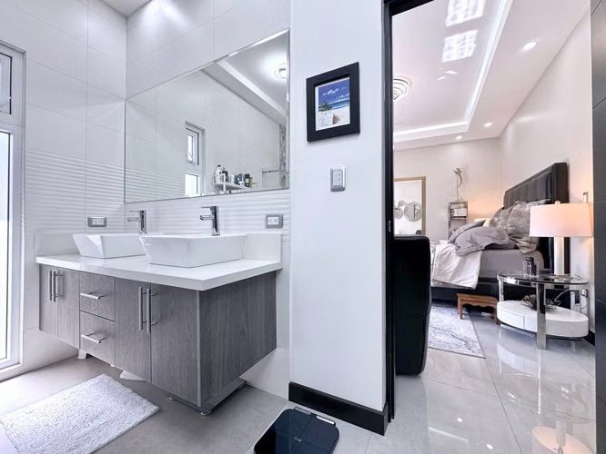 Penthouse West Heights Apartamento | Walkable to Stores - Imagen 14
