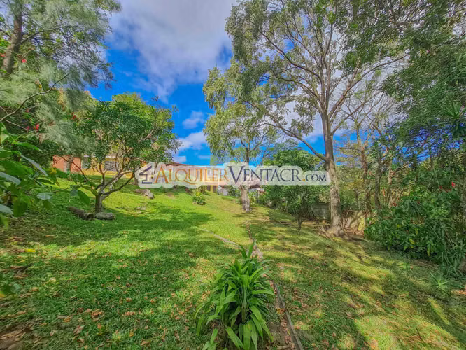 LAURELES ESCAZU! PROPIEDAD PARA REMODELAR CON 1.436 M2 DE TERRENO - Imagen 18