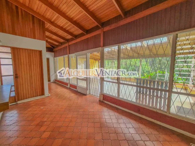LAURELES ESCAZU! PROPIEDAD PARA REMODELAR CON 1.436 M2 DE TERRENO - Imagen 8