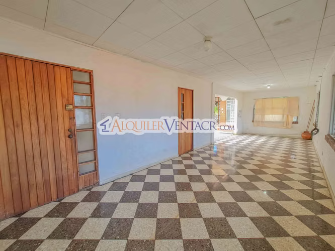 LAURELES ESCAZU! PROPIEDAD PARA REMODELAR CON 1.436 M2 DE TERRENO - Imagen 4