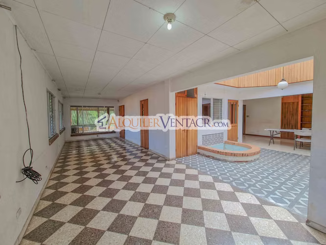 LAURELES ESCAZU! PROPIEDAD PARA REMODELAR CON 1.436 M2 DE TERRENO - Imagen 2