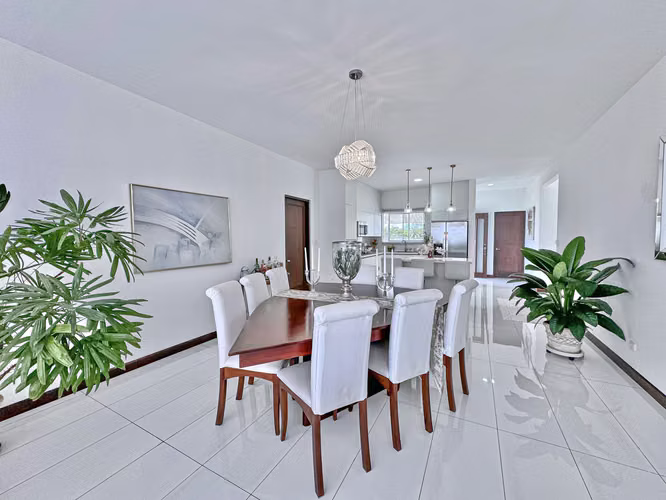 Casa Luz one level home with pool for sale in Escazu - Imagen 13