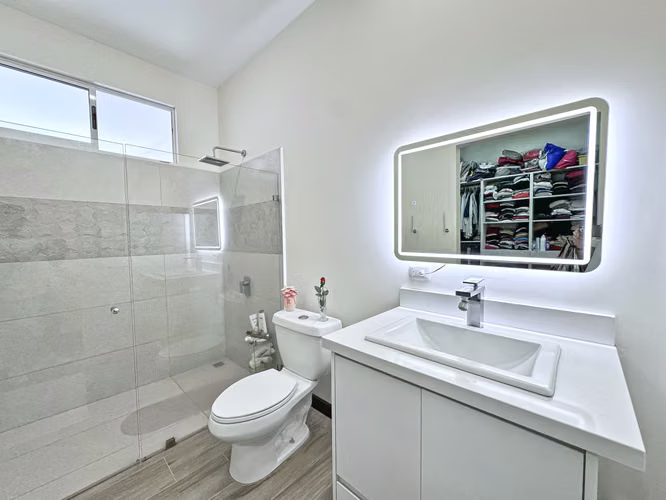 Casa Luz one level home with pool for sale in Escazu - Imagen 17