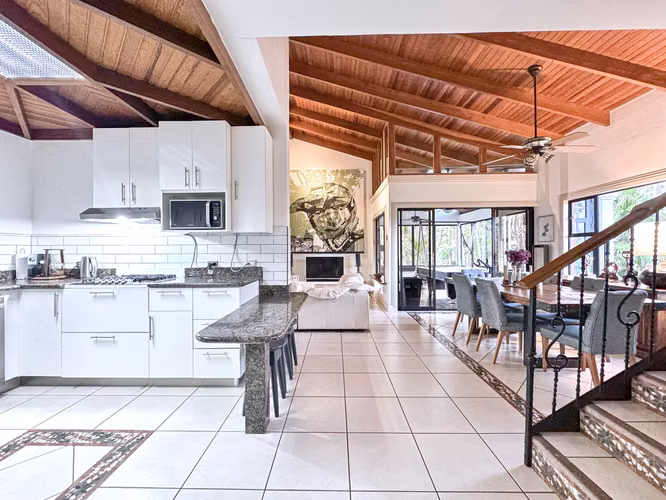 Casa Palm Gardens | 3 Properties | Santa Ana Suburban Living - Imagen 12