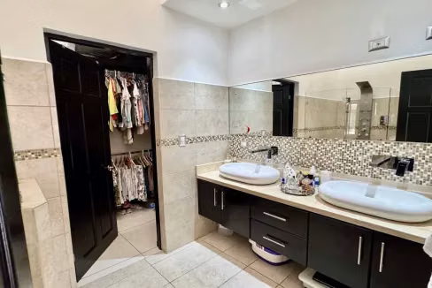 Casa de 2 Plantas en Residencial, Santa Ana centro - Imagen 15